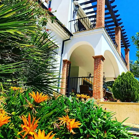 Encinas Villa
